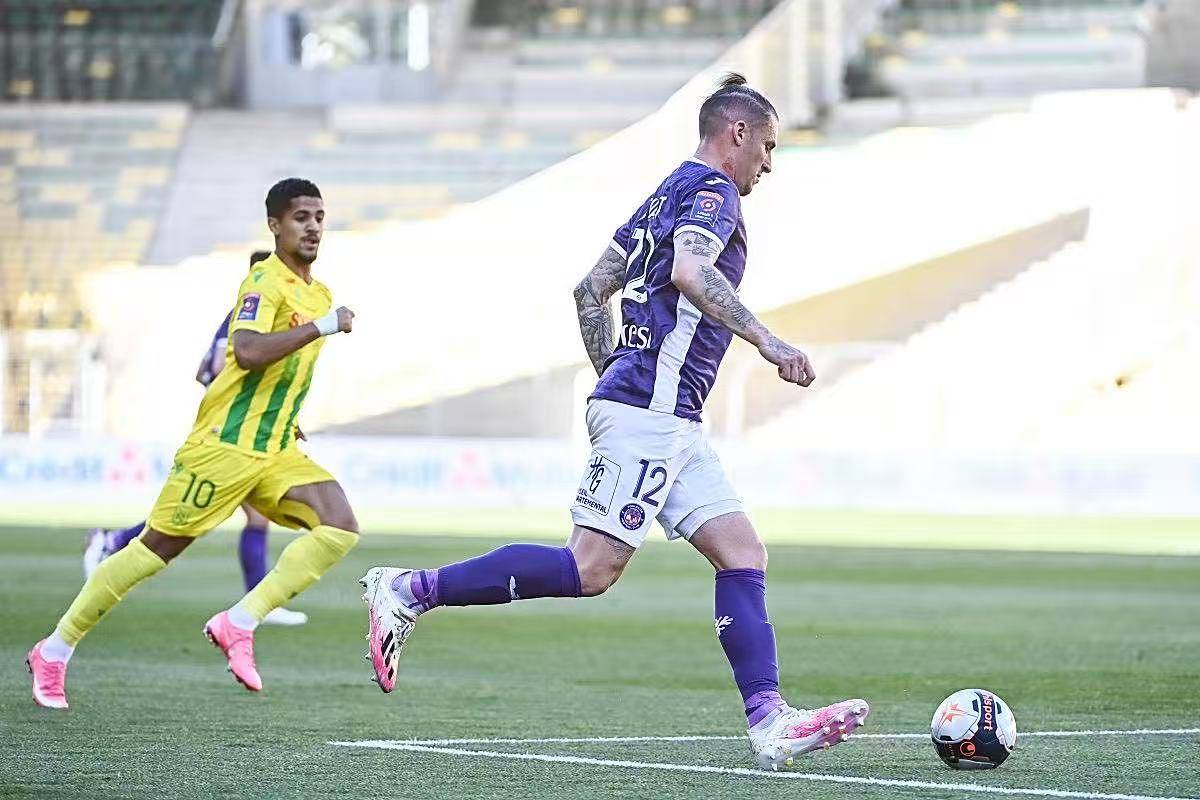 爱游戏体育入口 -巴黎圣日耳曼训练开放日,今晚单刀错失引欢呼,欧冠在即,训练强度明显提升(巴黎圣日耳曼阵容什么水平)