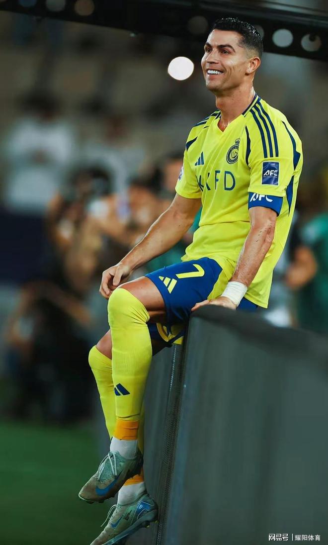 爱游戏彩票 -葡萄牙体育发布备战花絮,窗口期远射贴柱,亚冠任务艰巨,控场能力受关注(亚冠比赛泰山球迷流泪日本球员瘫坐在地)